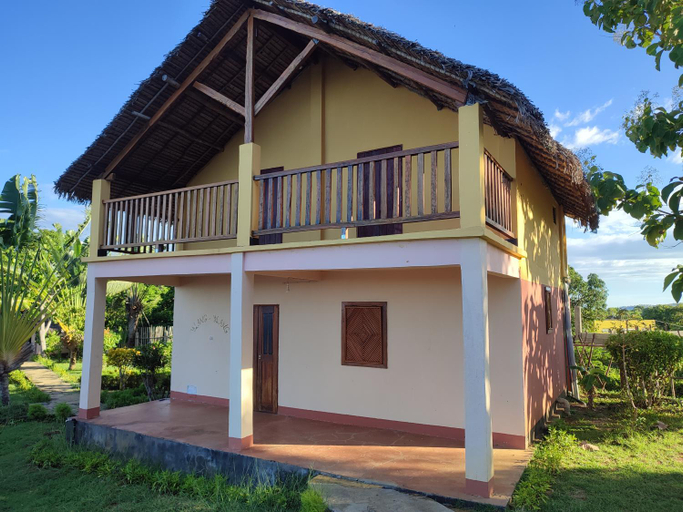 Others 5, Auberge Le Lagon, Diana