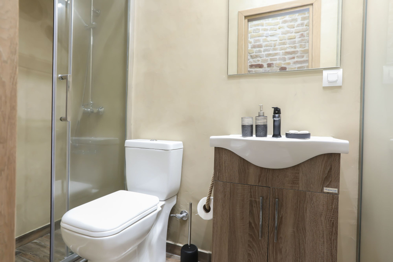 Bathroom 4, Grandpa's Lab, Ionian Islands