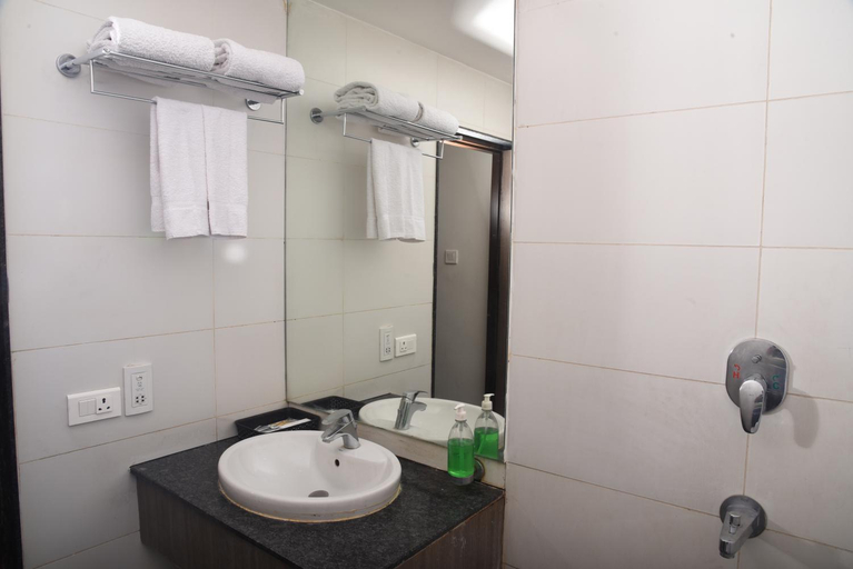 Bathroom 3, Hotel Sabareesh Park, Madurai
