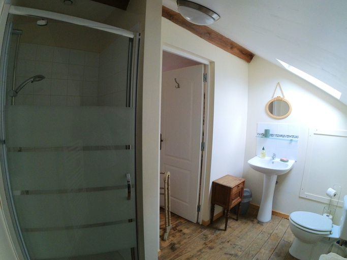 Bathroom 5, Vue Du Vallon, Haute-Vienne