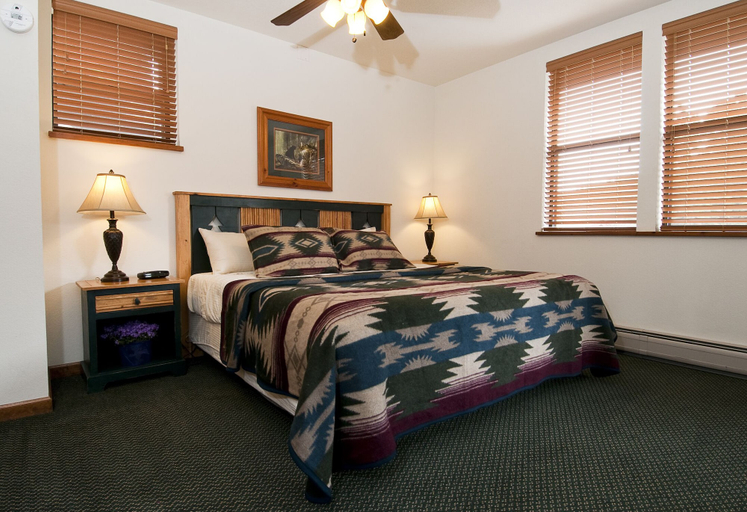 Bedroom 3, Wildwood Inn, Larimer