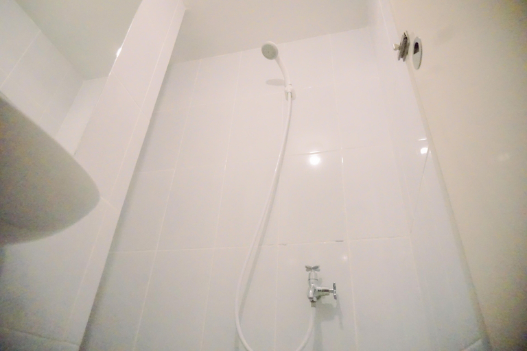 Bathroom 5, Relaxing Designed Studio At Tokyo Riverside Pik 2 Apartment, Tangerang