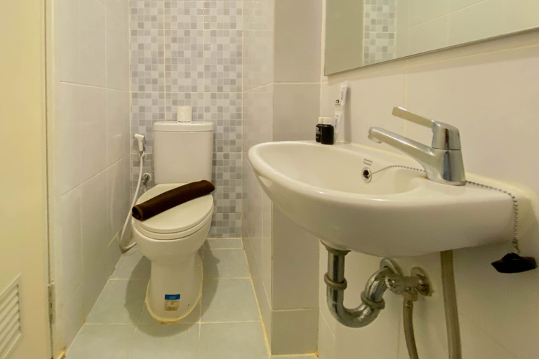 Bathroom 3, Cozy Stay Studio At 38Th Fl Tokyo Riverside Pik 2 Apartment, Tangerang