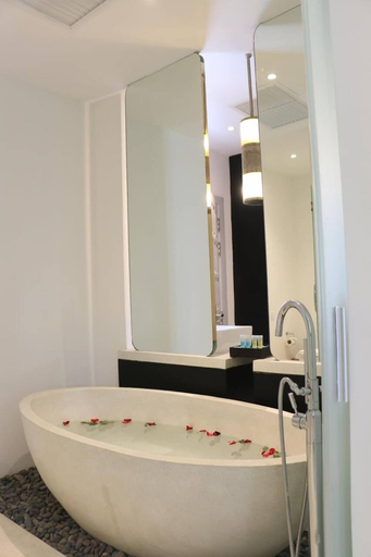 Bathroom 4, Hengly Mohasambath Hotel & Spa, Siem Reap