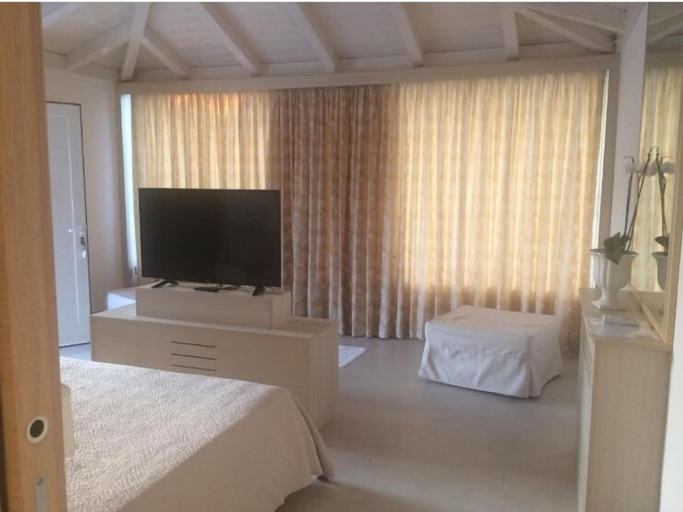 Bedroom 3, Female Resort, Latina