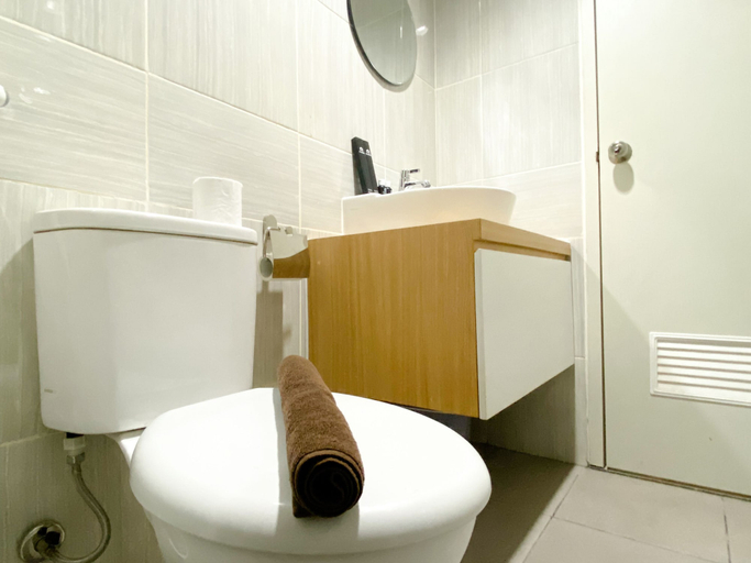 Bathroom 3, Great Deal And Pleasurable 2Br Vasanta Innopark Apartment, Cikarang