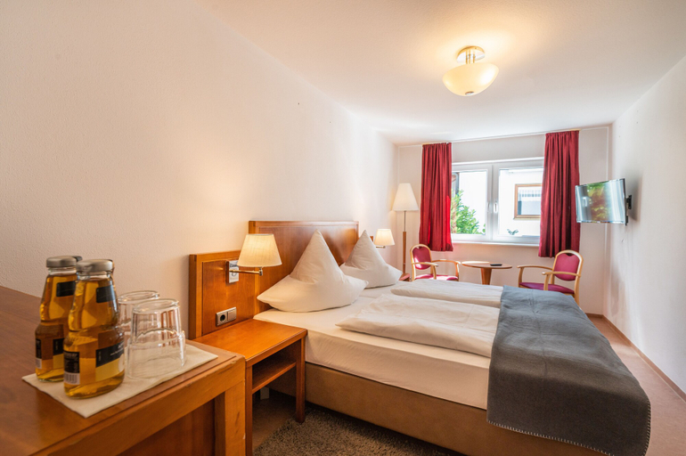 Bedroom 5, Hotel am Kirchplatz, Bodenseekreis