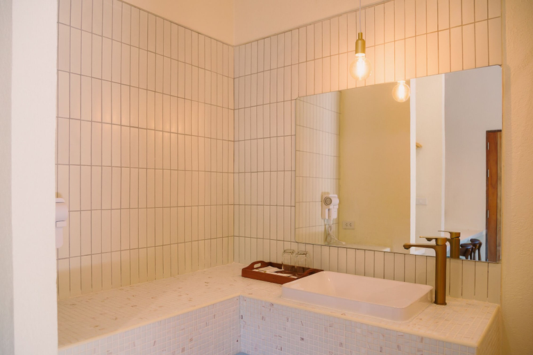 Bathroom 4, Mamori House at Koh Larn, Pattaya