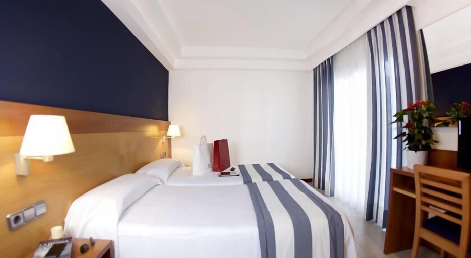 Bedroom 3, Hotel Els Pins, Girona