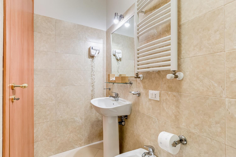 Bathroom 2, JMartins Roma Suites, Rome