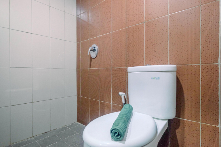 Bathroom 3, Elegant With Modern Design 1Br Apartment At Atlanta Residences, Depok