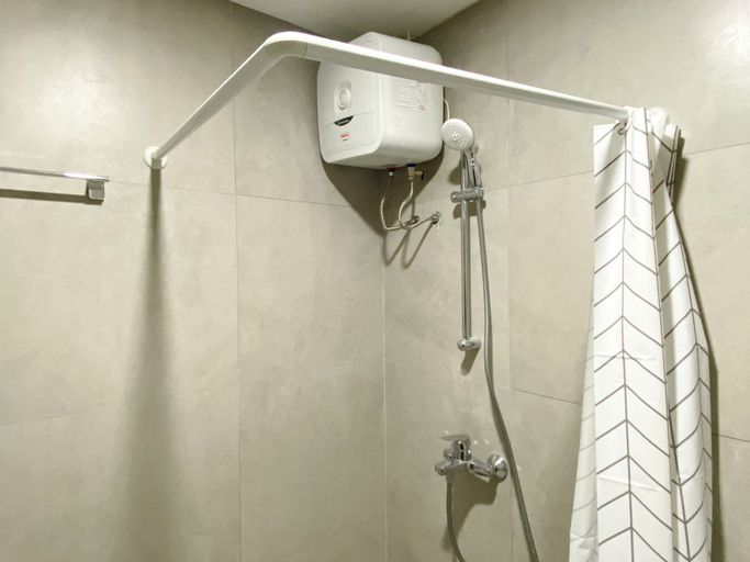 Bathroom 3, Cozy And Homey Studio Room Pollux Chadstone Apartment, Cikarang
