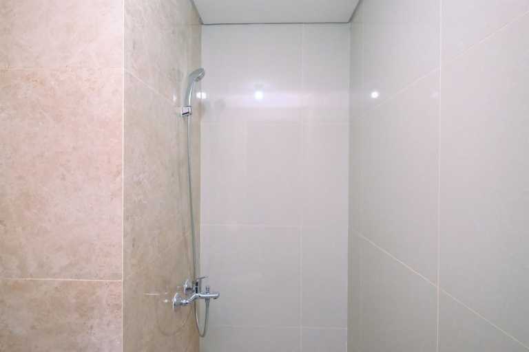 Bathroom 3, Brand New And Stylish 2Br At Transpark Cibubur Apartment, Depok