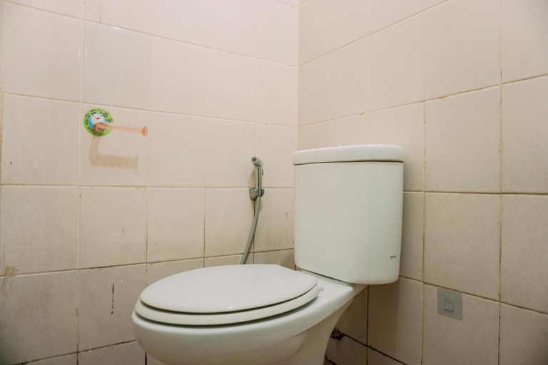 Bathroom 2, Comfort And Homey Studio At Sunter Park View Apartment, North Jakarta