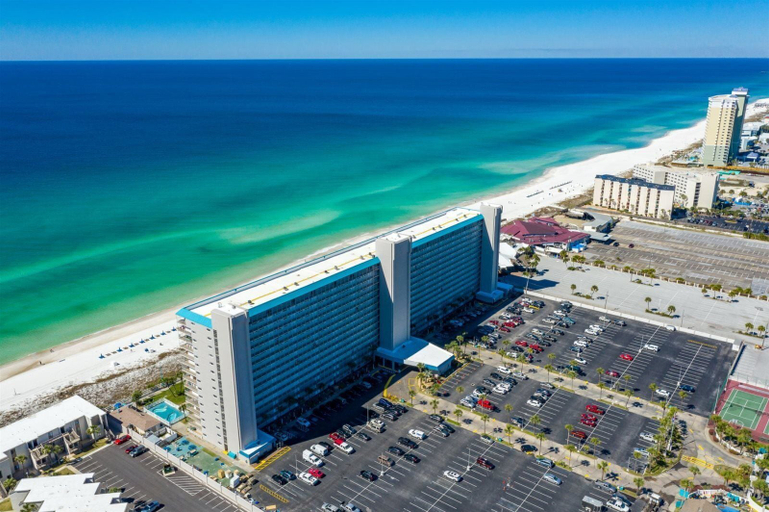 Exterior & Views, The Summit 727, Bay