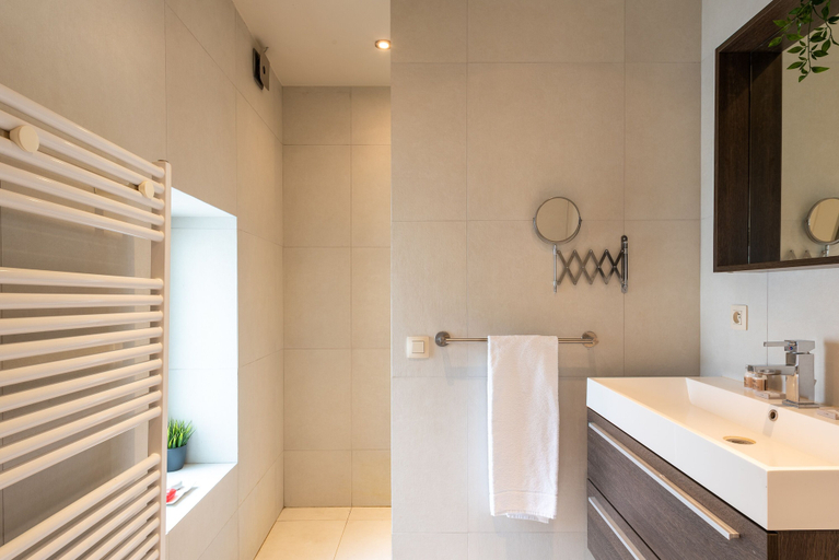 Bathroom, St Catherine Duplex Residence, Bruxelles