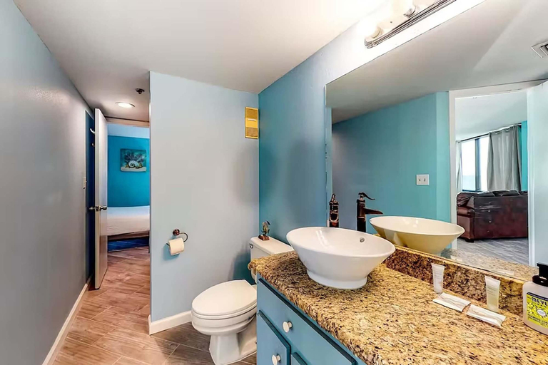 Bathroom 3, Sunbird 606w, Bay