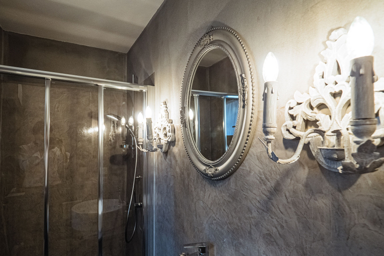 Bathroom 3, Al Molo 5 Apartments, Lecco