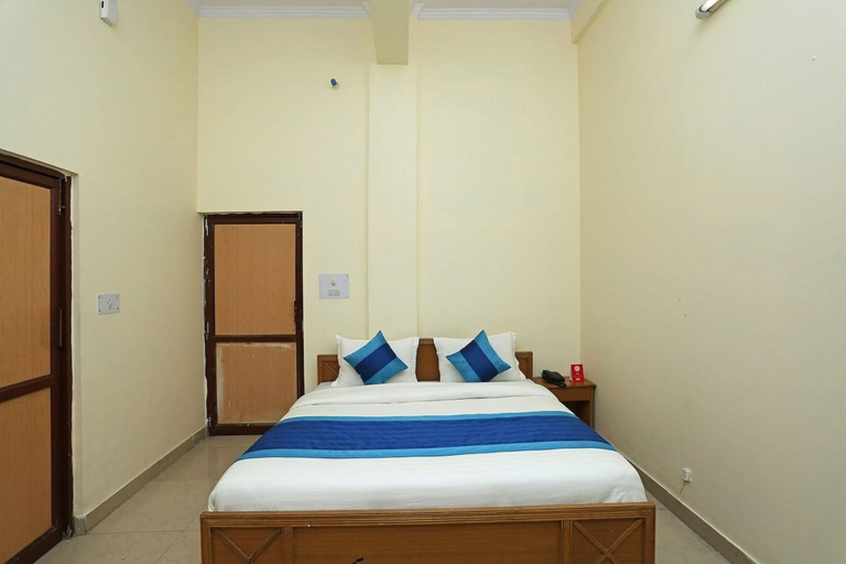 Bedroom 5, New Royal Inn Hotel, Ahmadabad