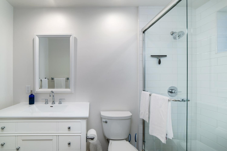 Bathroom 5, Pacific Villas, San Diego