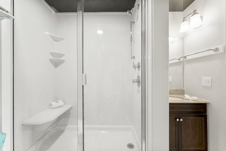 Bathroom 4, The Summit 1014, Bay