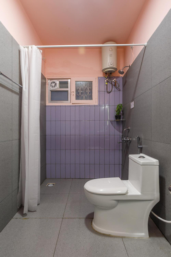 Bathroom 4, Locul Midtown, Bangalore