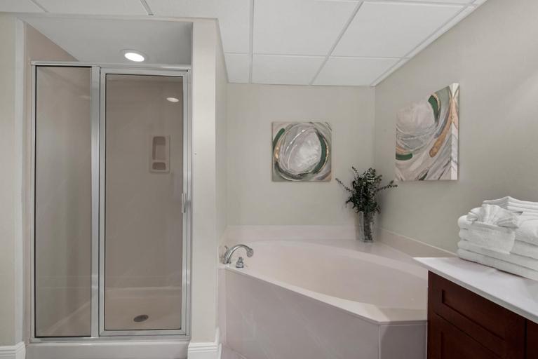 Bathroom 3, Emerald Beach 1036 - Turquoise Turtle, Bay