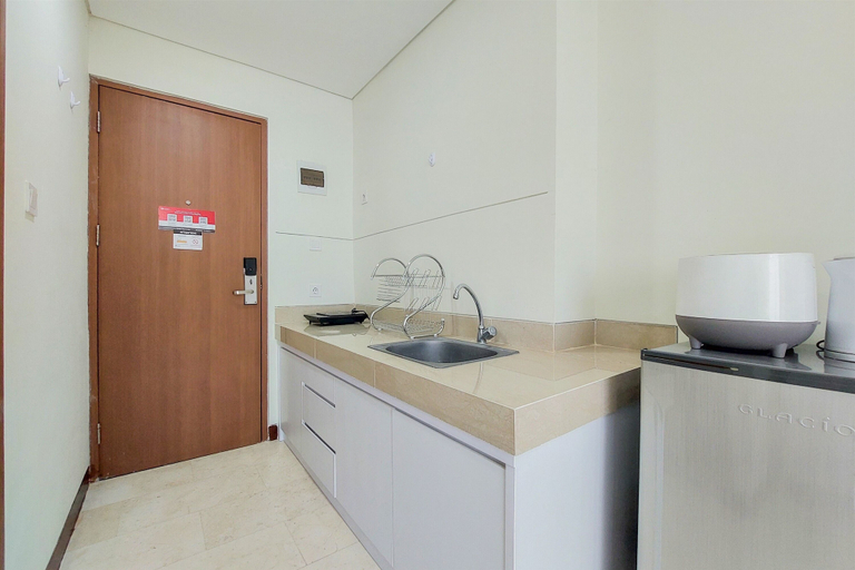 Others 4, Good Price And Homey Studio Apartment At B Residence, South Tangerang