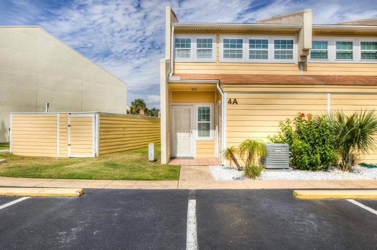 Exterior & Views 2, 4A, Castaway Cove, Walton