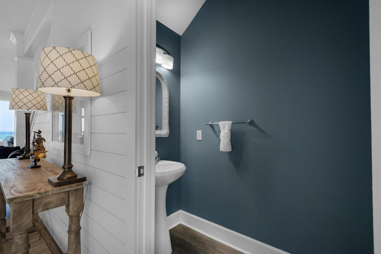 Bathroom 4, Fishers, Bay