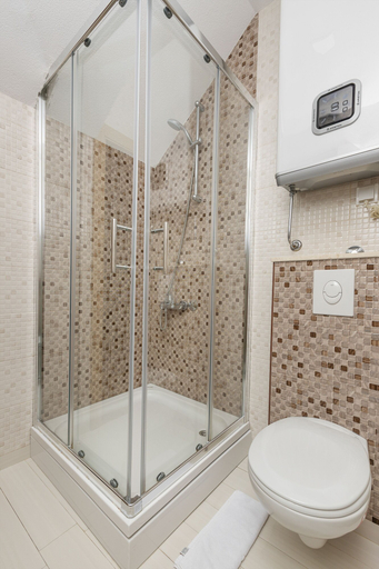 Bathroom 4, Apartments Doncic