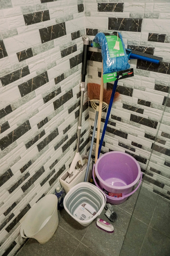 Bathroom 3, Simply Look Studio At Parkland Avenue Apartment, Tangerang Selatan