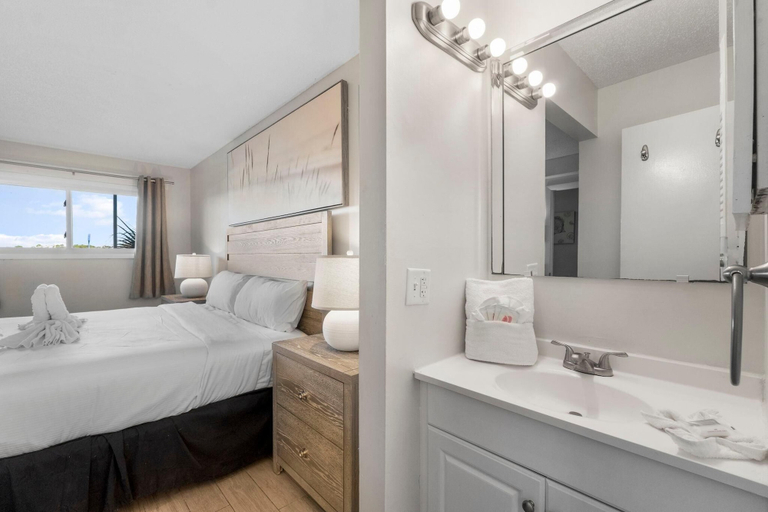 Bedroom 3, The Summit 321, Bay