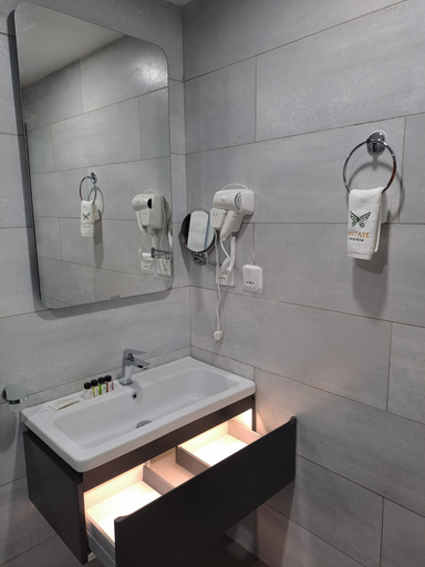 Bathroom 3, Shitaye Suite Hotel, Addis Abeba
