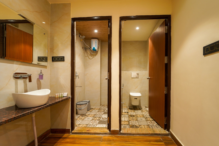 Bathroom 4, Kashi Niwas Varanasi, Varanasi