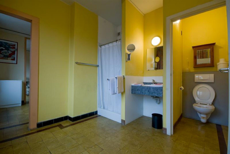 Bathroom 3, De Bonte Os Hotel & Tower, West-Vlaanderen