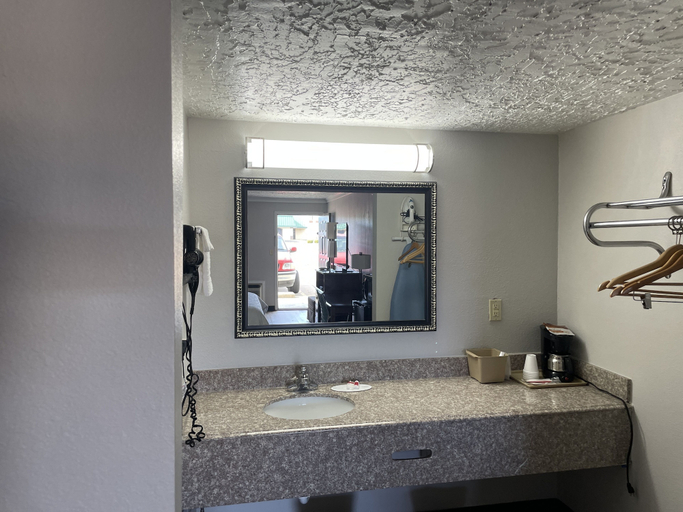 Bathroom 4, motel one bartlesville, Washington