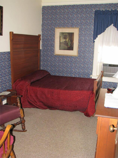 Bedroom 2, Inn of the Six-Toed Cat, Wayne