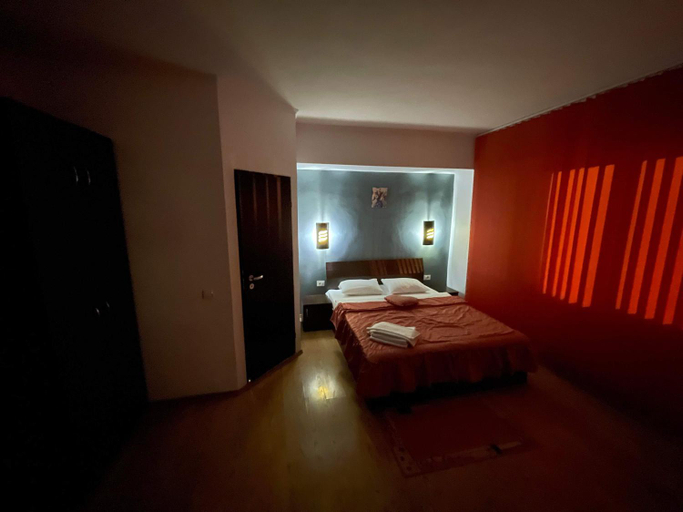Others 5, Casa Floraly, Brasov