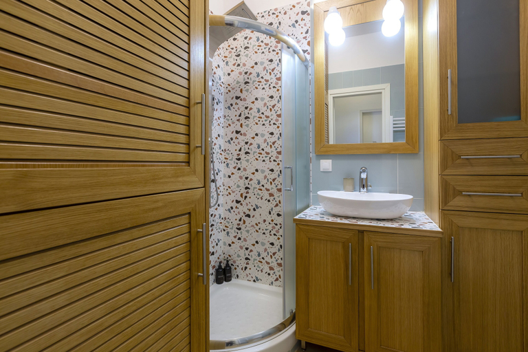Bathroom 5, Le Boulevard, Ionian Islands