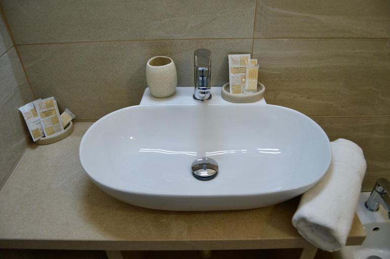 Bathroom 3, B&B MarAle, Lecce