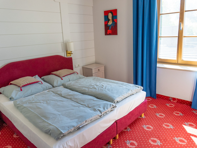Bedroom 4, Strandhotel Berg, Starnberg