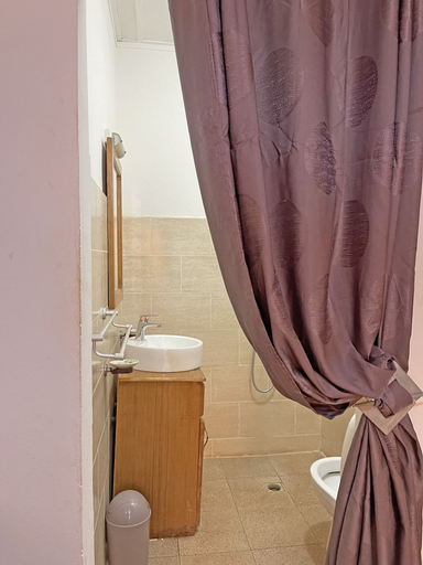 Bathroom 4, Umoja Guest House, Kadiogo