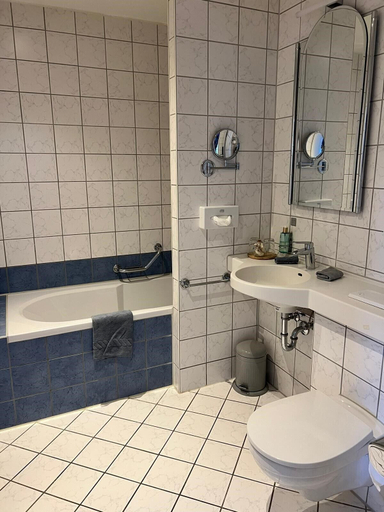 Bathroom 5, Strandhotel Berg, Starnberg