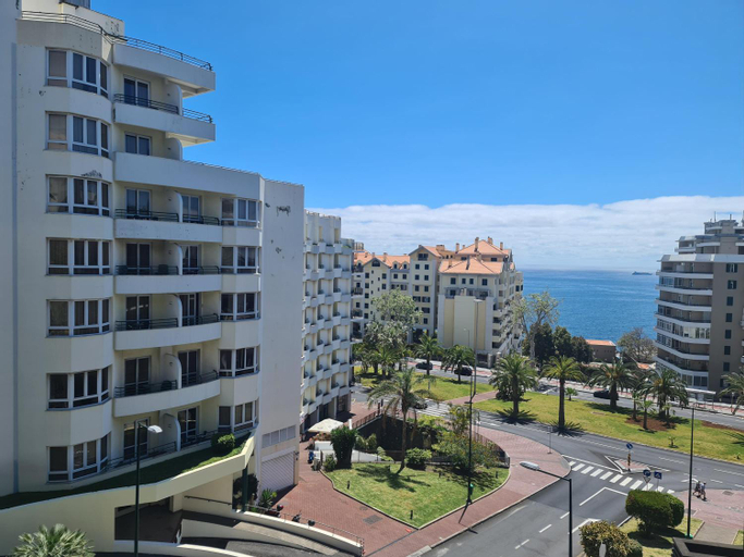 Seaside Escape, Funchal