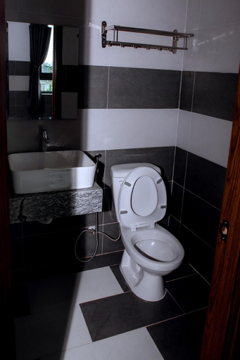 Bathroom 2, Truong Phuc Vinh Hotel, Phan Thiết