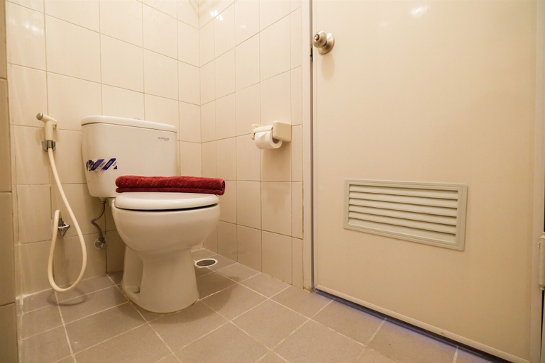 Bathroom 2, Well Designed Studio Apartment Signature Park Grande, Jakarta Timur