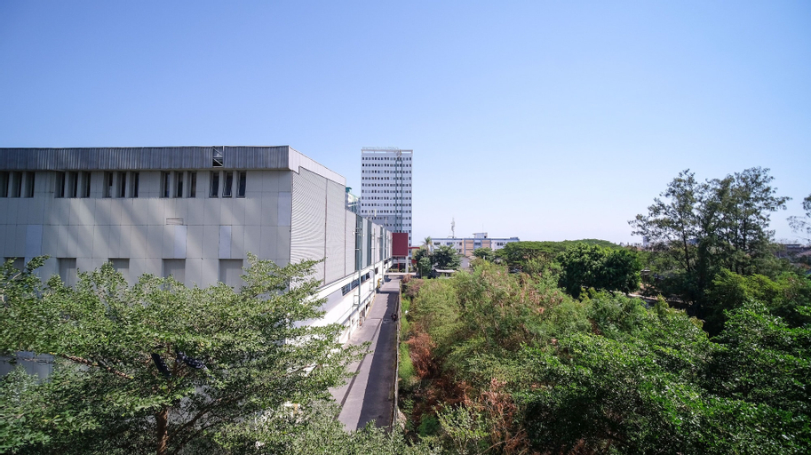 Exterior & Views 26