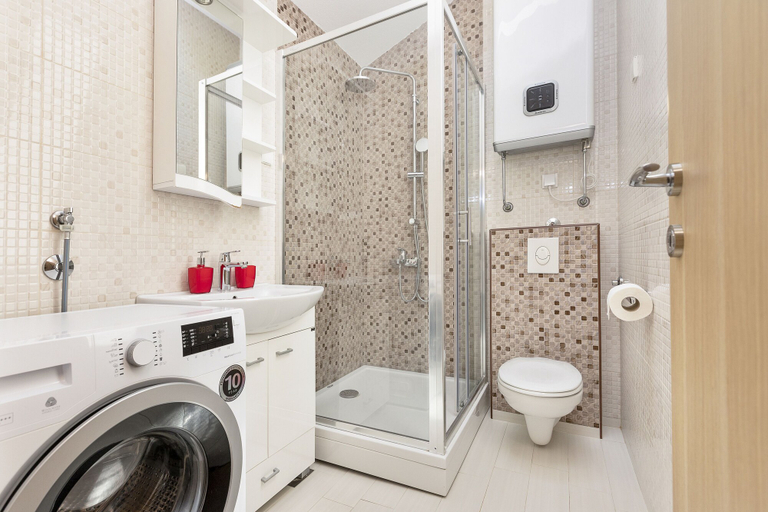 Bathroom 4, Apartments Doncic