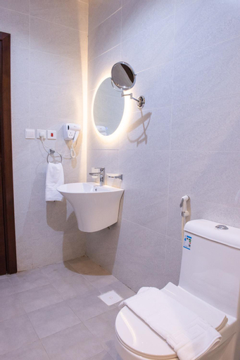 Bathroom 16